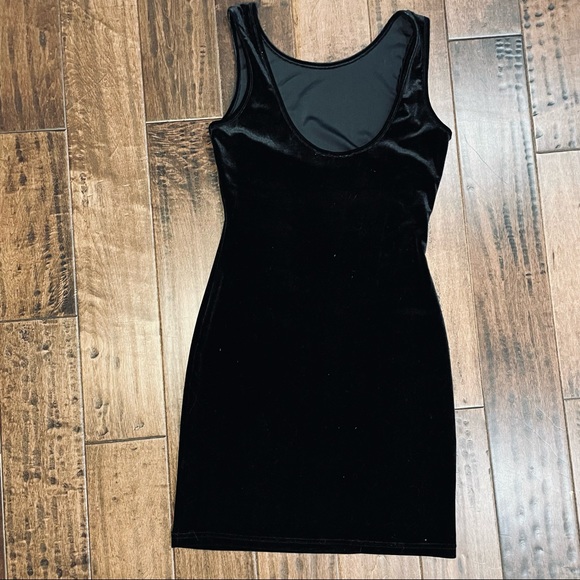 Velvet Fitted Swoop Back Mini - Picture 4 of 6